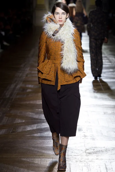 Look 28